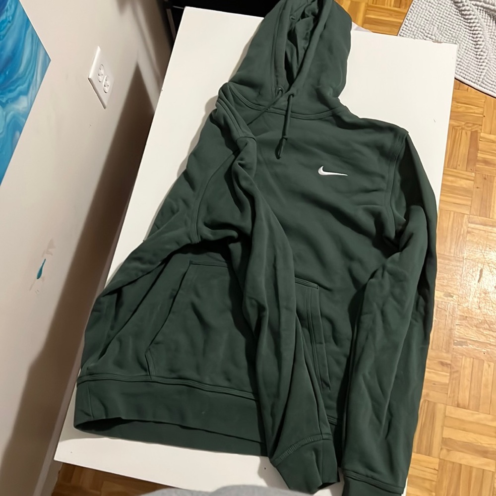 Nike club fleece sweater green size large